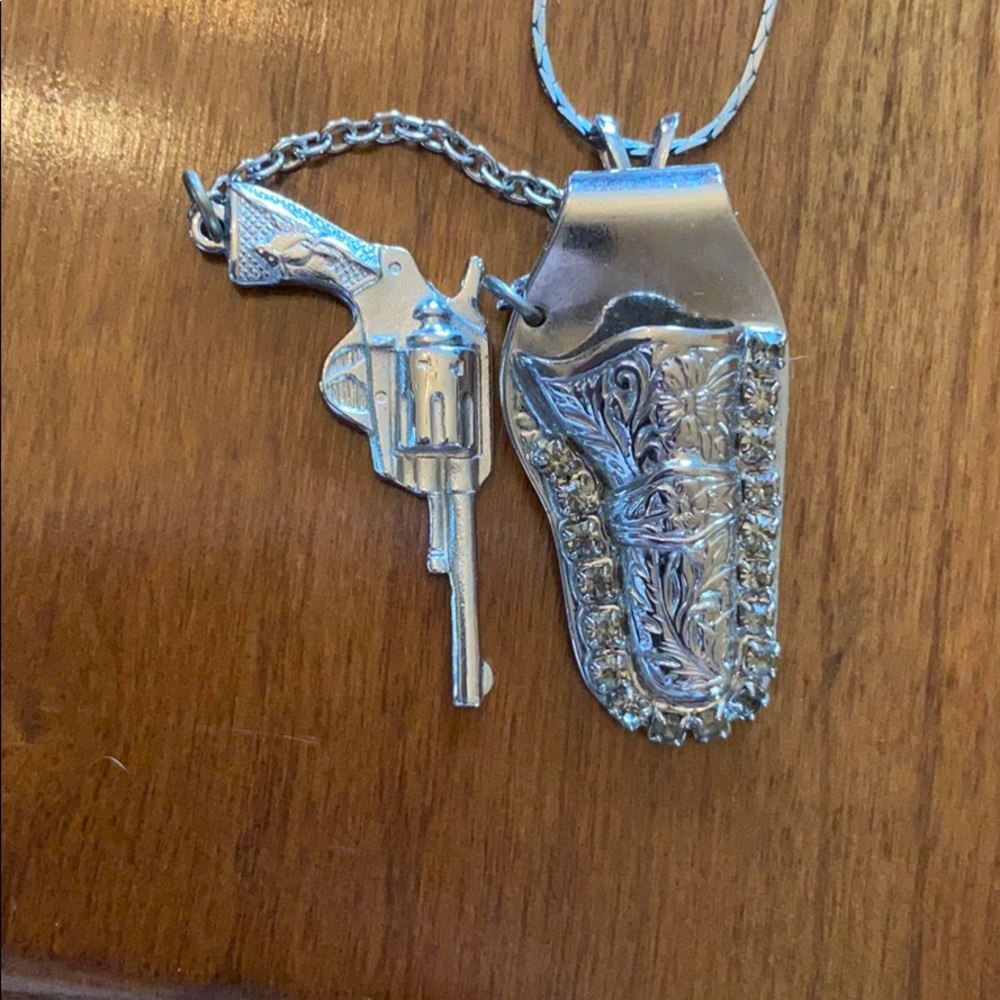 Holster w/removable gun necklace